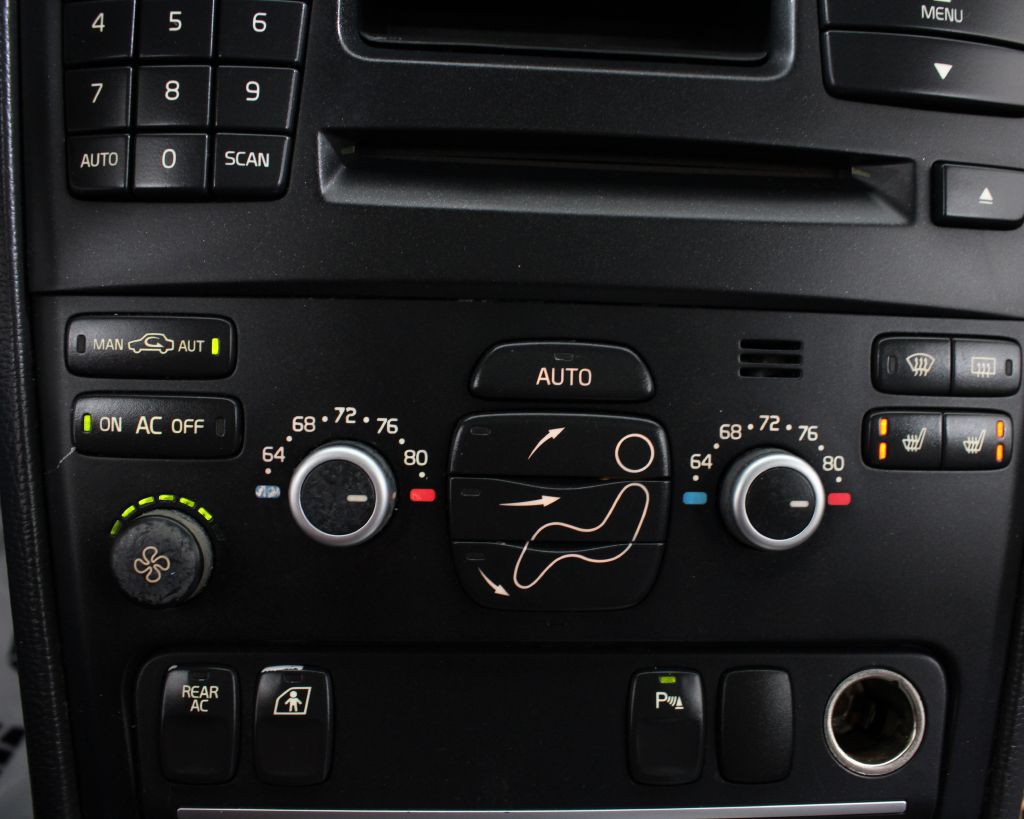 2010 Volvo XC90 Image 33