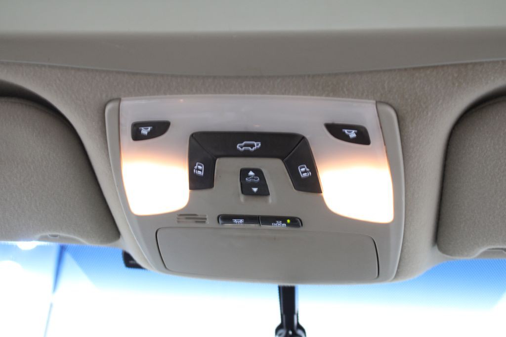 2013 Toyota Sienna Image 22