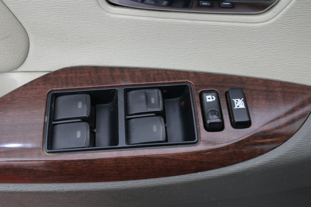 2013 Toyota Sienna Image 24