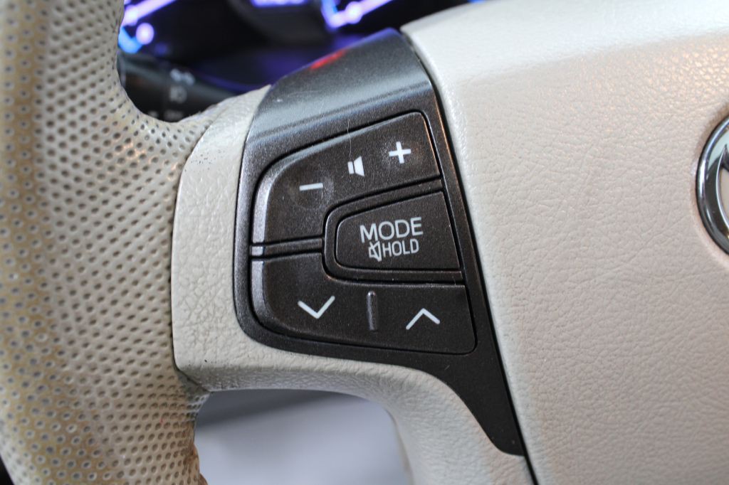 2013 Toyota Sienna Image 26