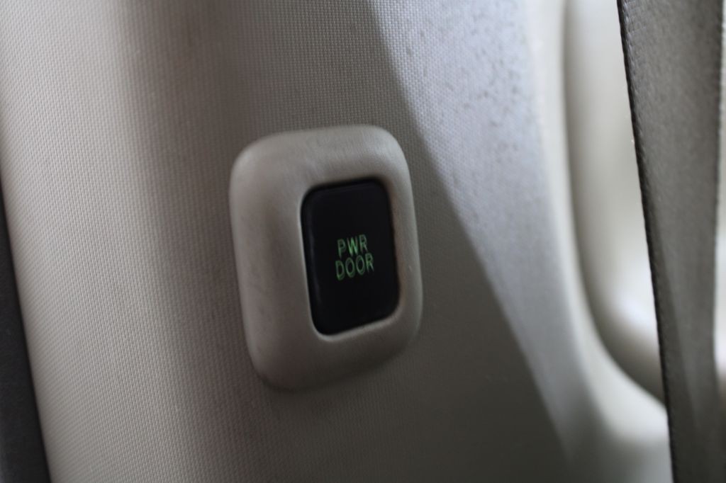 2013 Toyota Sienna Image 31