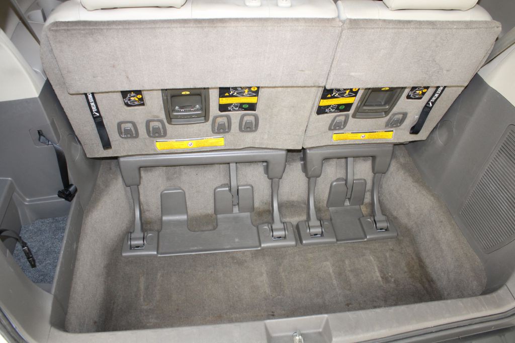 2013 Toyota Sienna Image 33