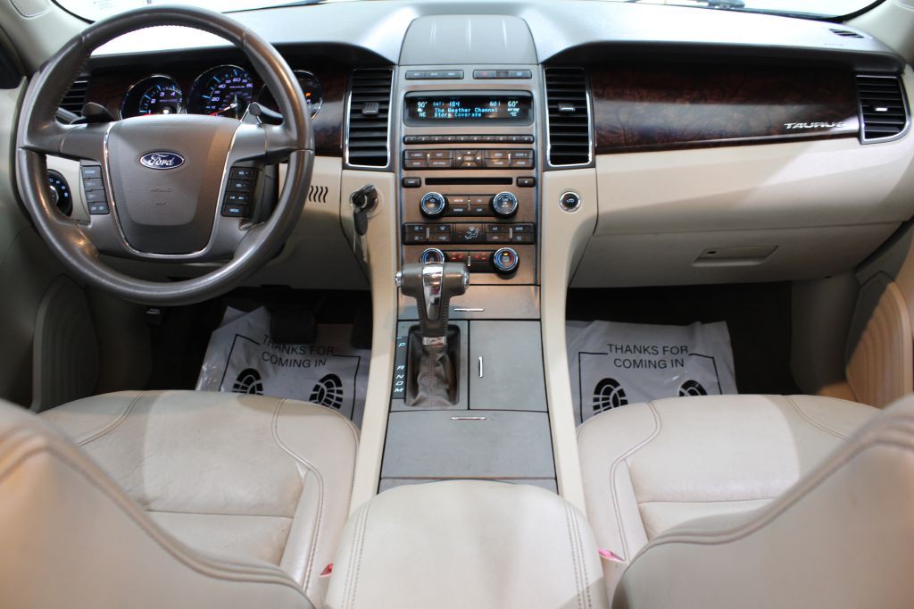 2011 Ford Taurus Image 2