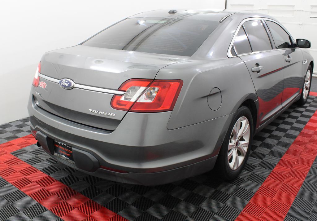 2011 Ford Taurus Image 5