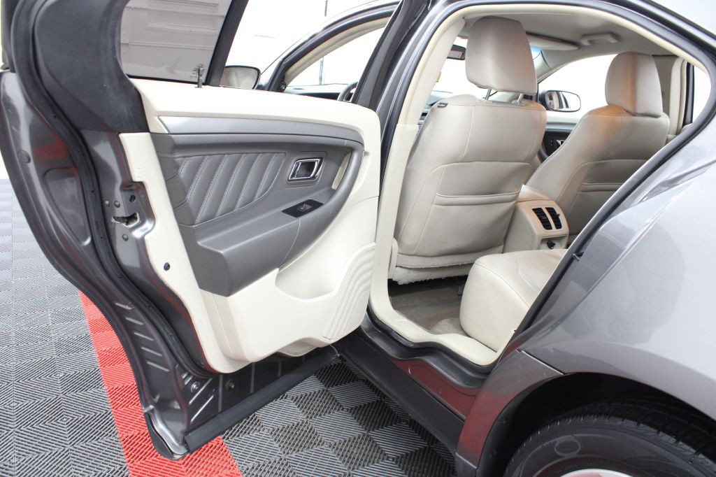 2011 Ford Taurus Image 13