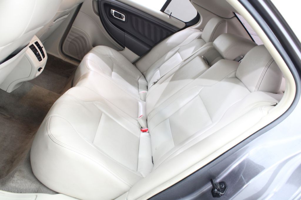 2011 Ford Taurus Image 14