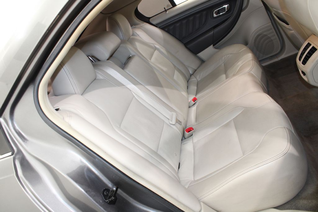 2011 Ford Taurus Image 16