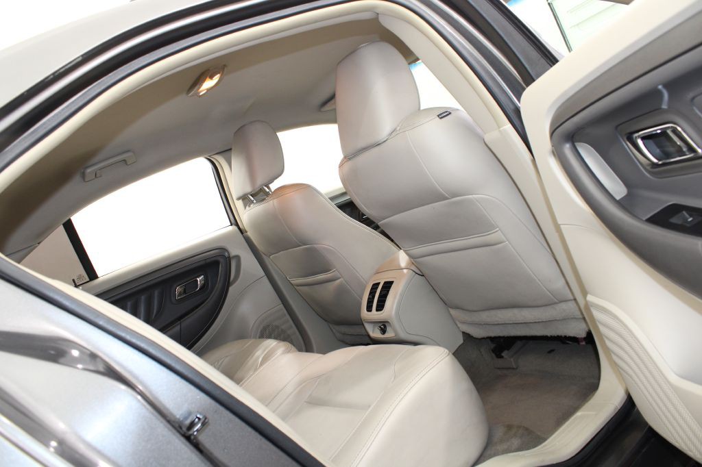 2011 Ford Taurus Image 17
