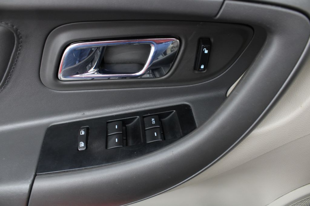 2011 Ford Taurus Image 23