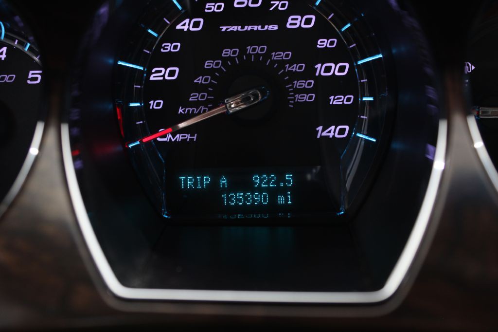 2011 Ford Taurus Image 28