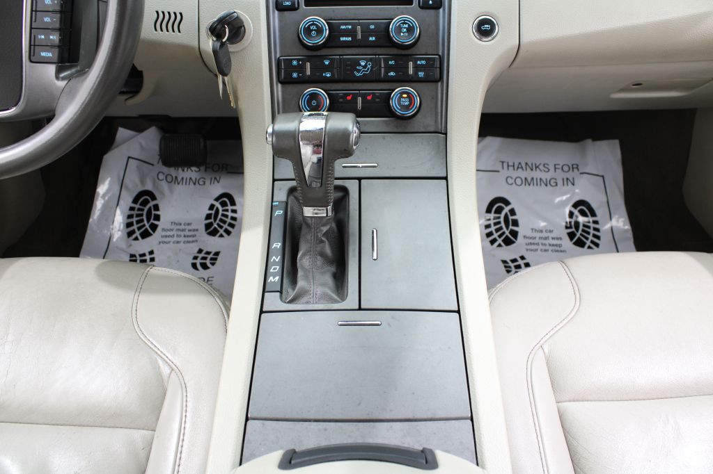 2011 Ford Taurus Image 32