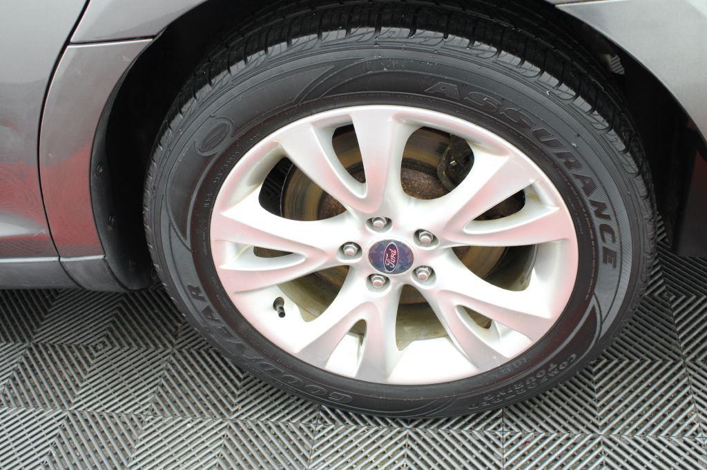 2011 Ford Taurus Image 36