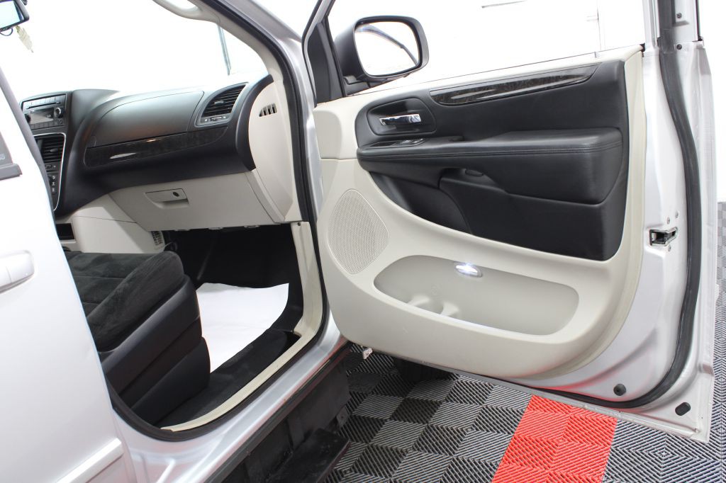 2012 Dodge Grand Caravan Image 25