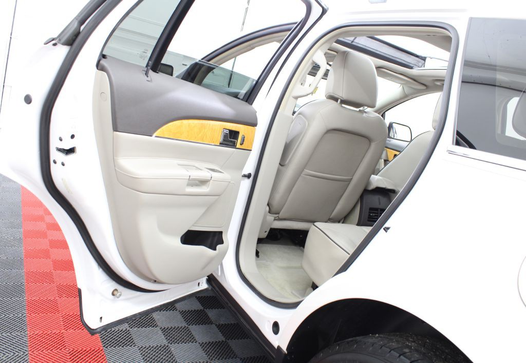 2011 Lincoln MKX Image 20