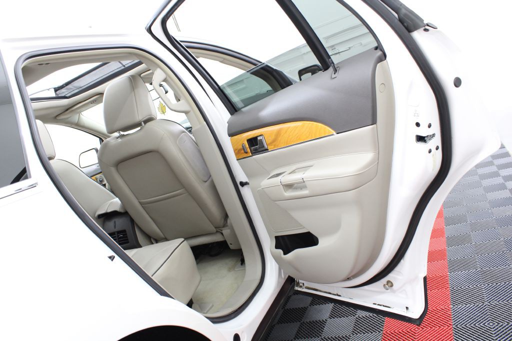 2011 Lincoln MKX Image 24