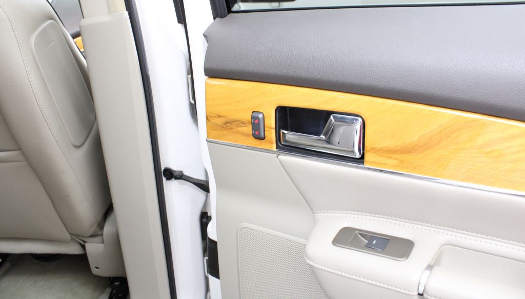 2011 Lincoln MKX Image 25