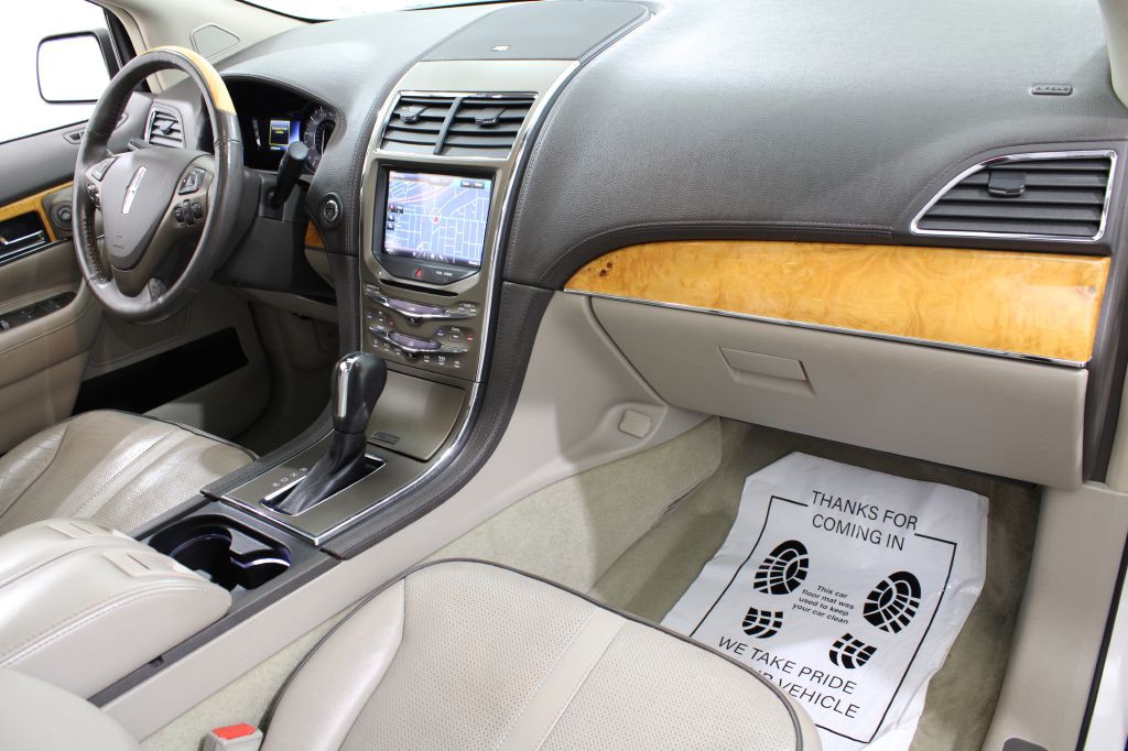 2011 Lincoln MKX Image 30