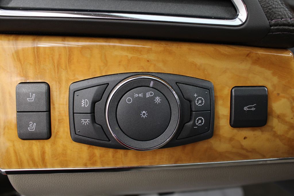 2011 Lincoln MKX Image 38