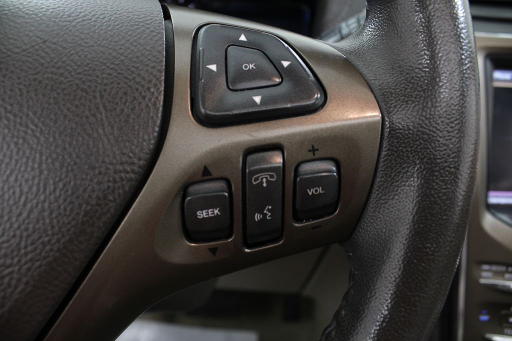 2011 Lincoln MKX Image 40