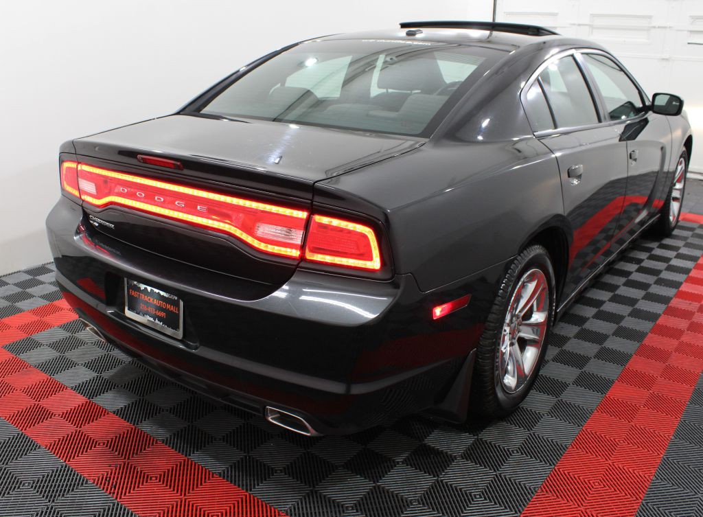 2011 Dodge Charger Image 8