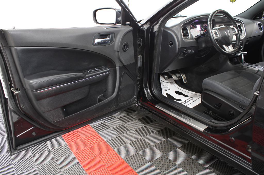 2011 Dodge Charger Image 14