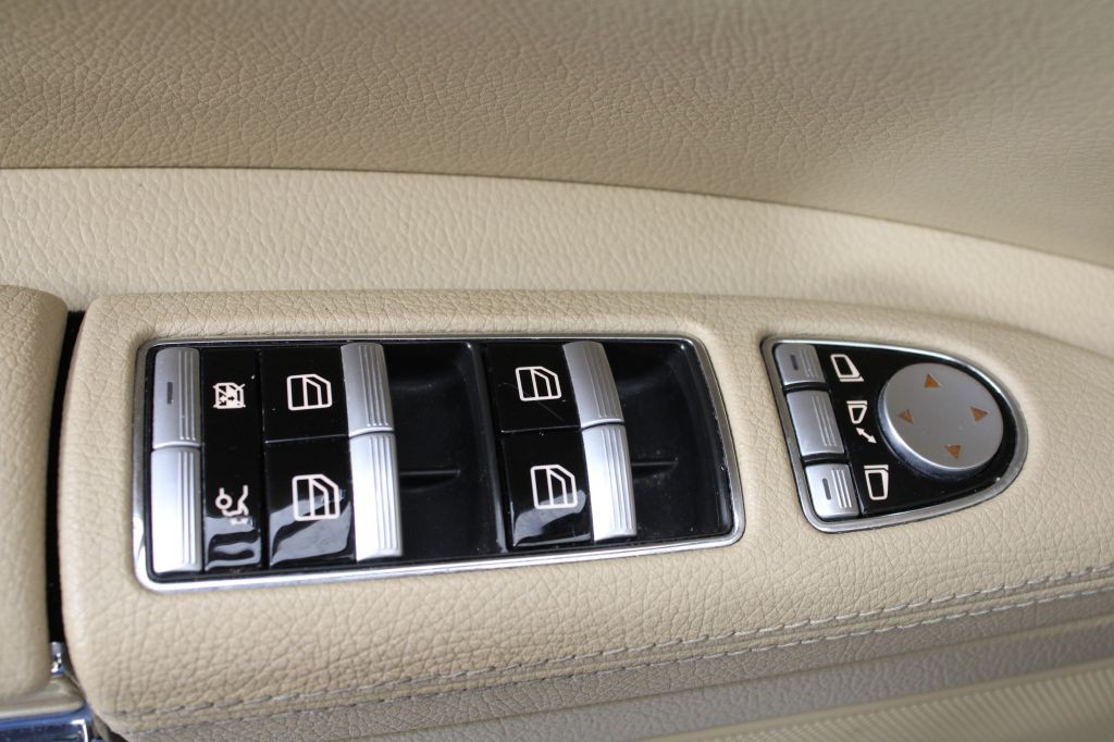 2010 Mercedes-Benz S-Class Image 28