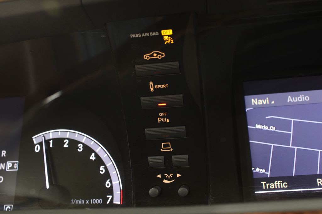 2010 Mercedes-Benz S-Class Image 30