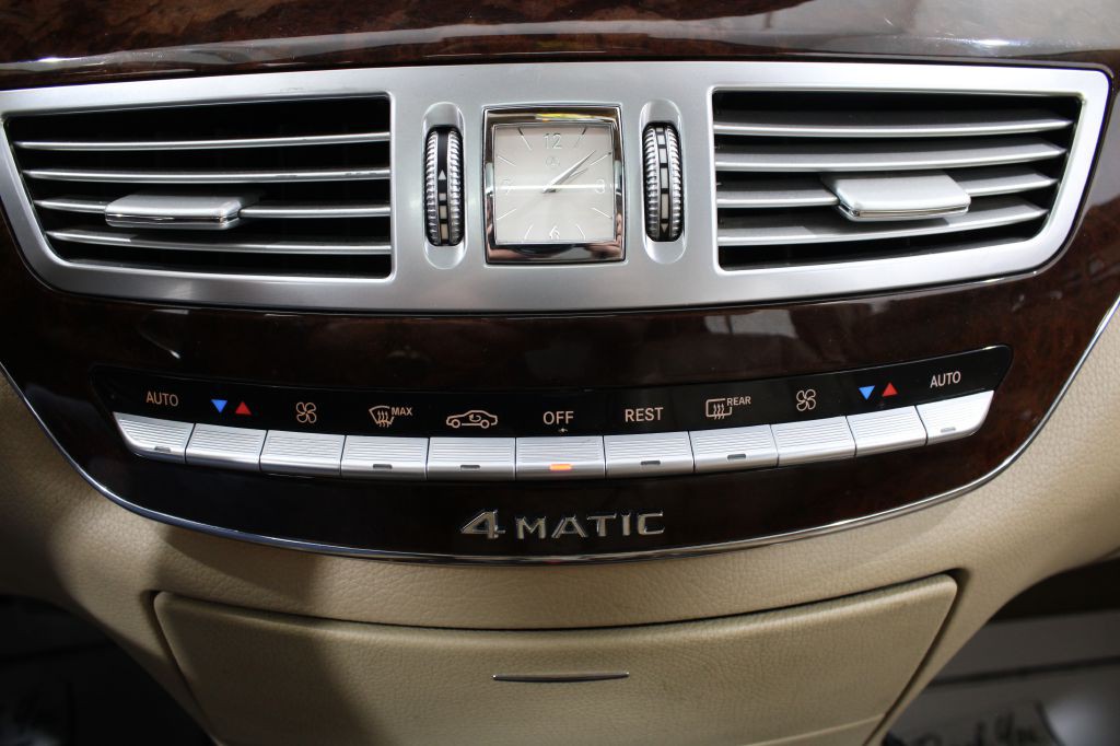 2010 Mercedes-Benz S-Class Image 31