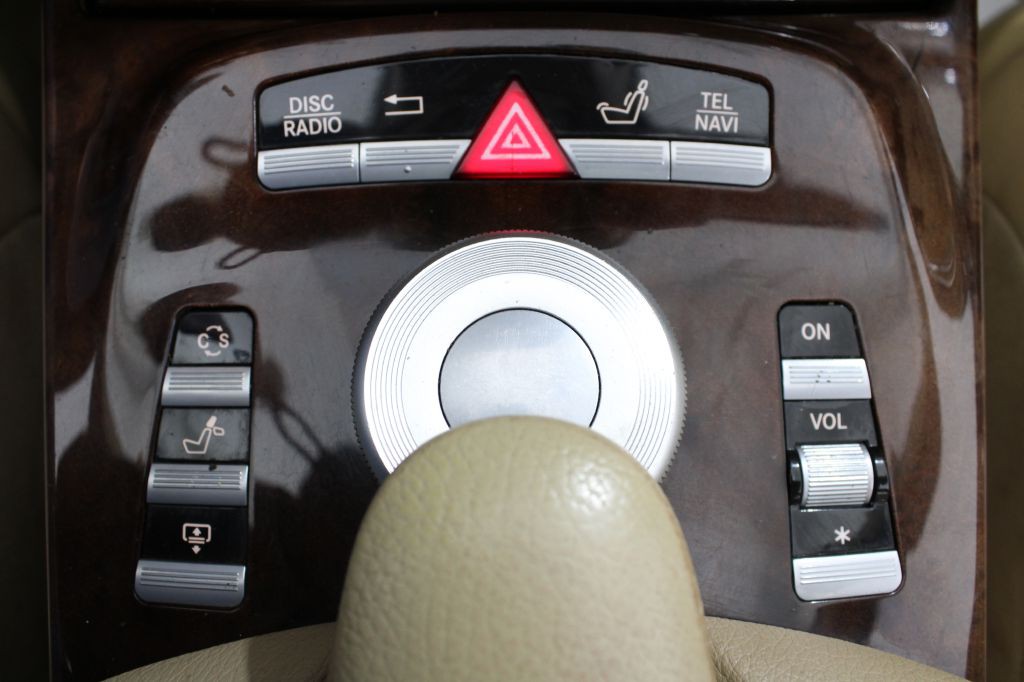 2010 Mercedes-Benz S-Class Image 32