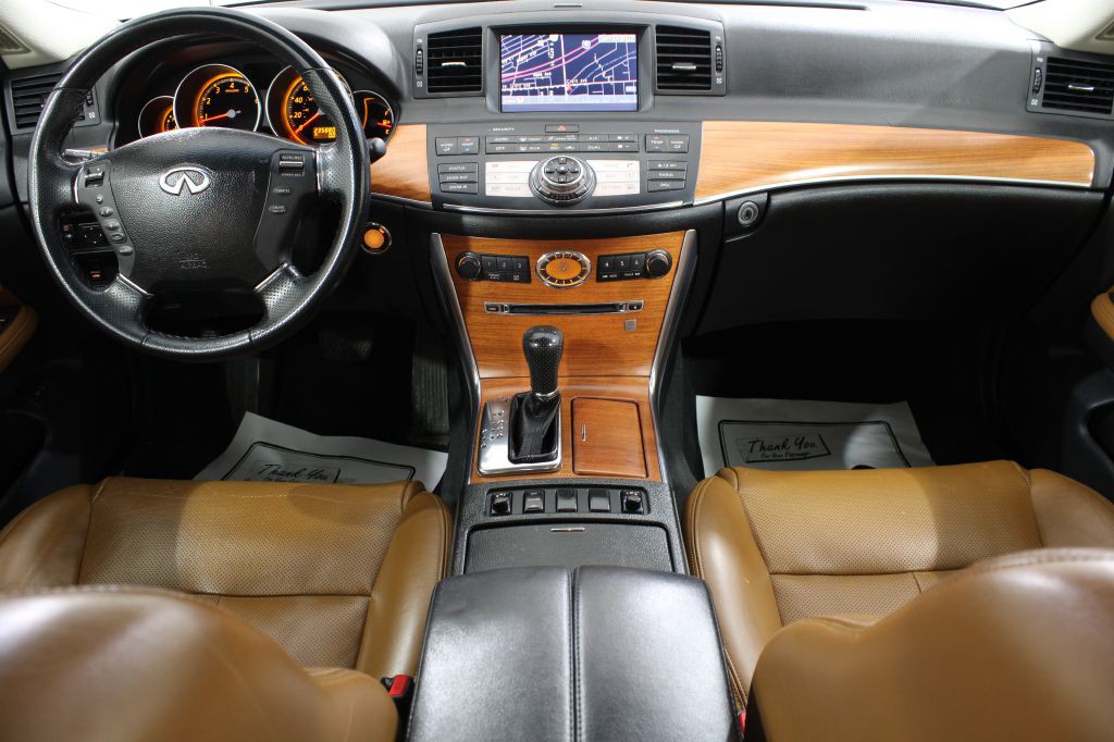 2006 INFINITI M35 Image 2