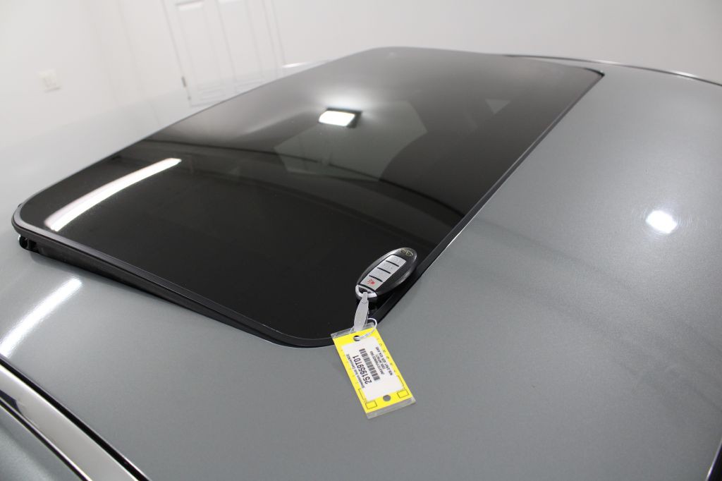 2006 INFINITI M35 Image 9