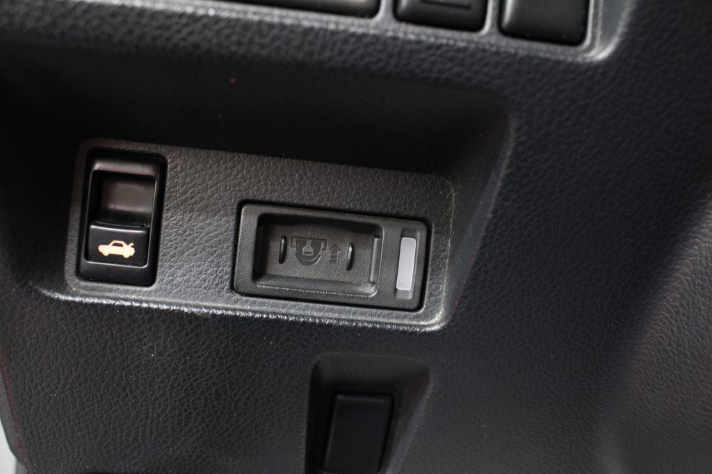 2006 INFINITI M35 Image 33