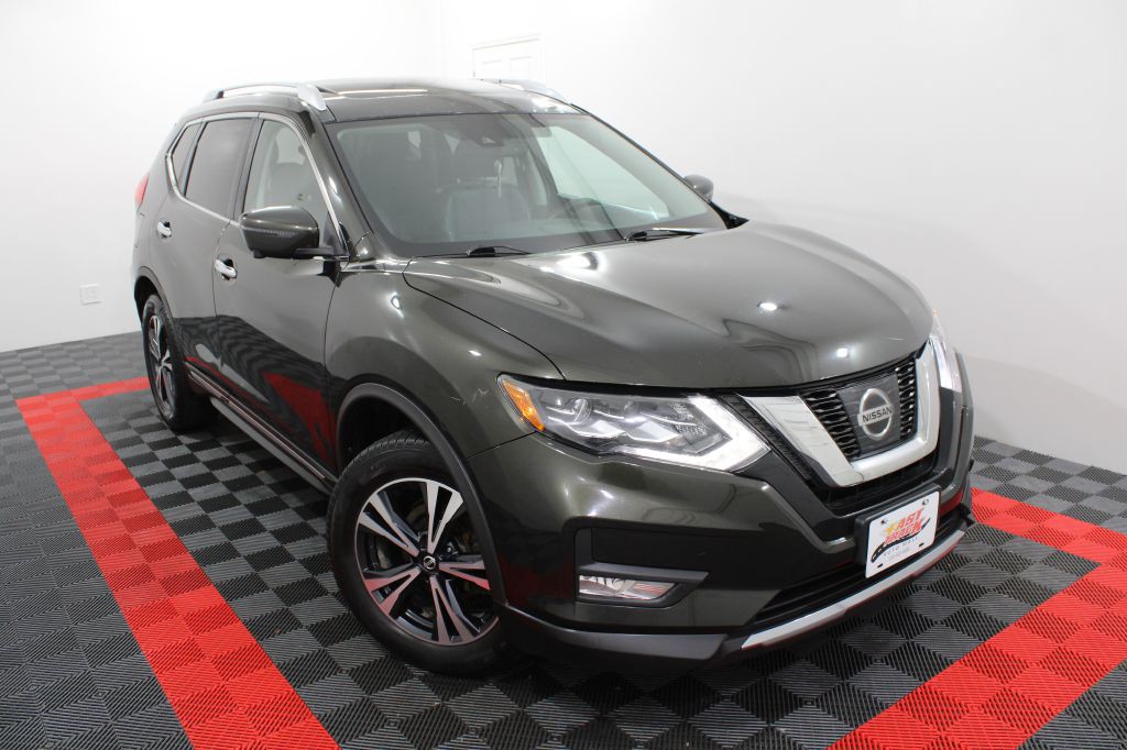 2017 Nissan Rogue Image 1