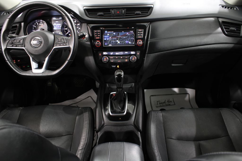2017 Nissan Rogue Image 2