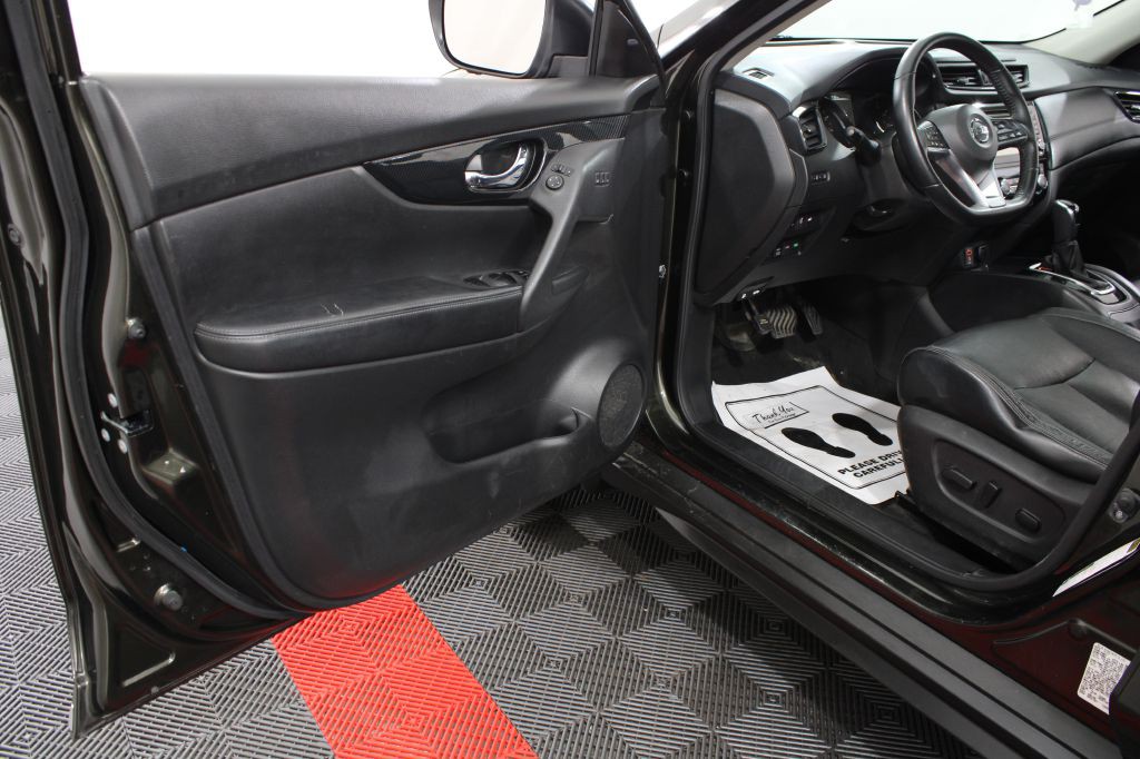 2017 Nissan Rogue Image 13