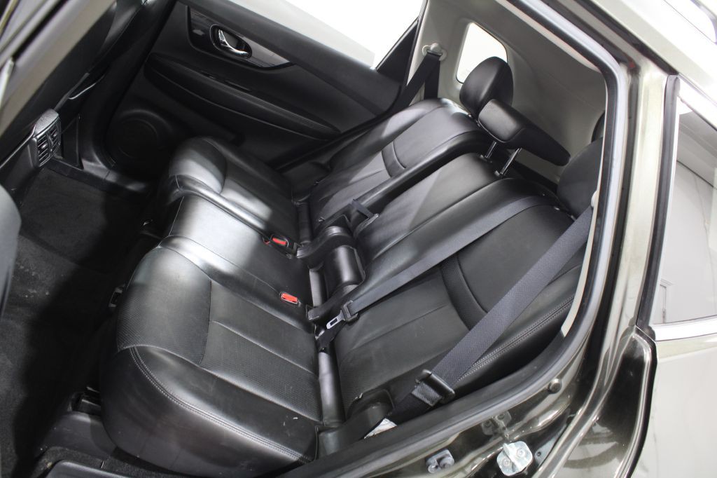 2017 Nissan Rogue Image 16