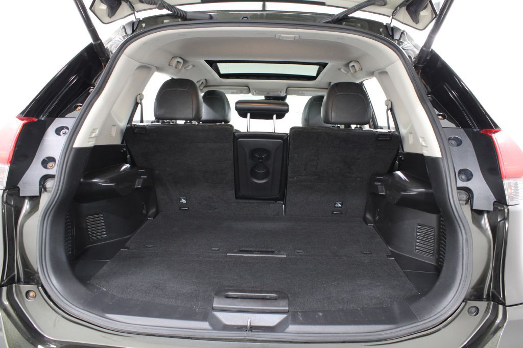 2017 Nissan Rogue Image 18