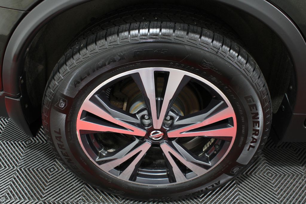 2017 Nissan Rogue Image 45