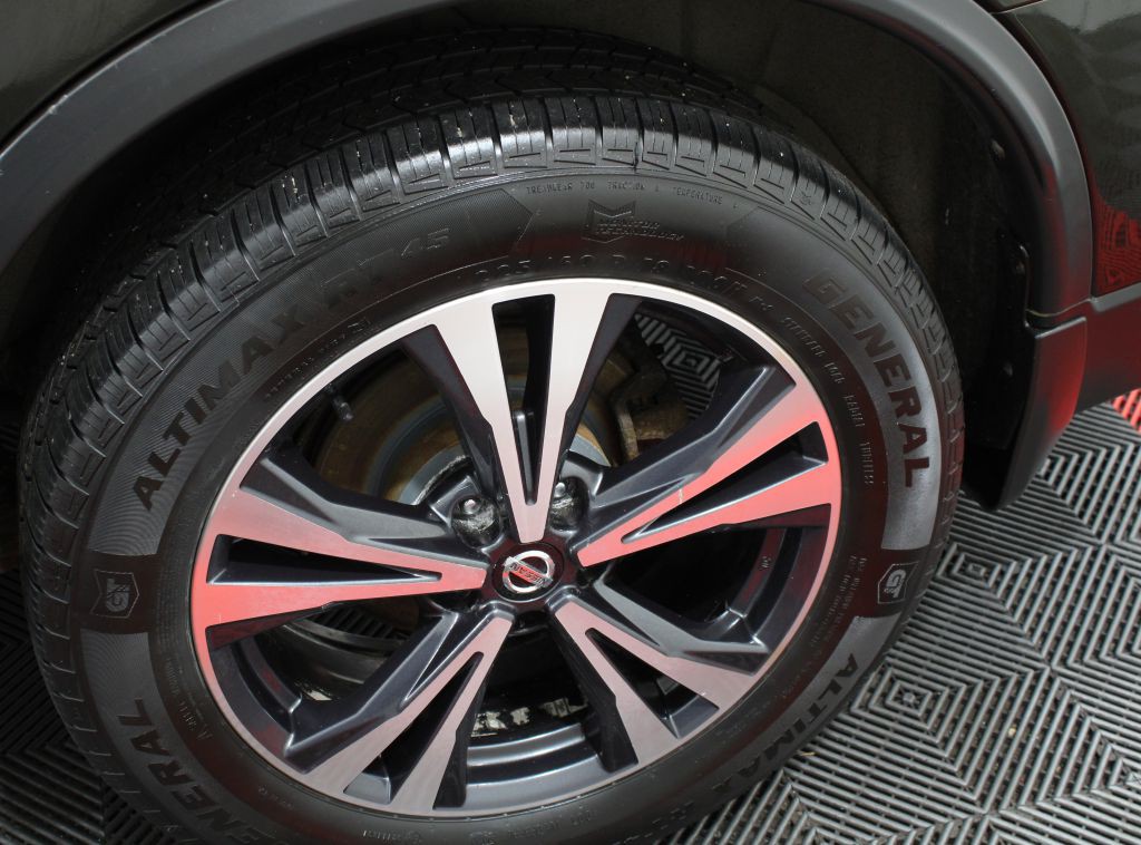 2017 Nissan Rogue Image 46