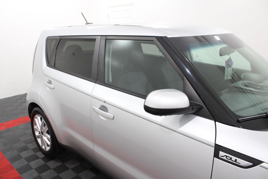 2017 Kia Soul Image 8