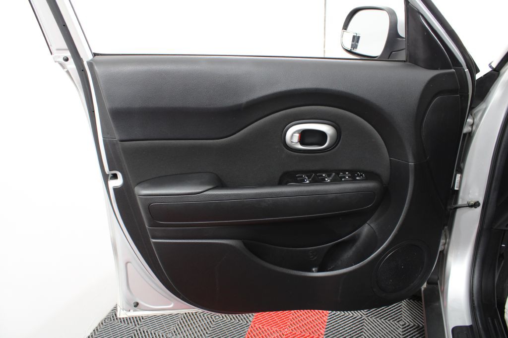 2017 Kia Soul Image 13