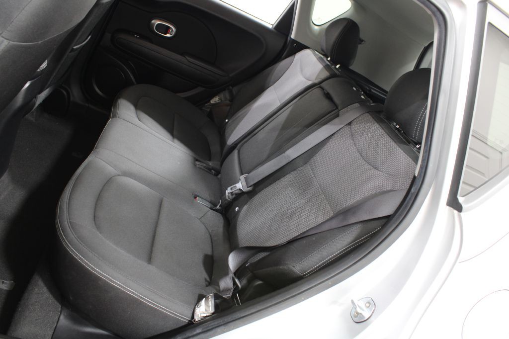 2017 Kia Soul Image 16