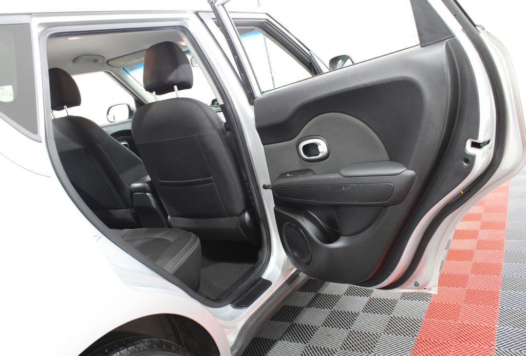 2017 Kia Soul Image 19