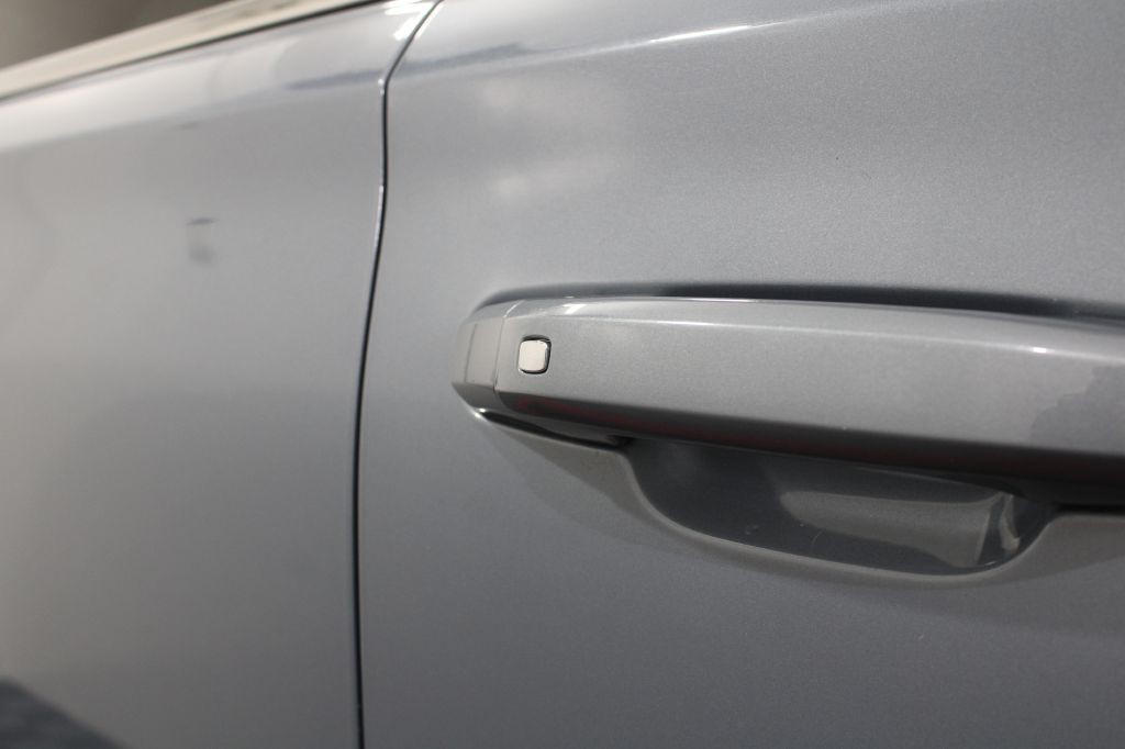 2016 GMC Yukon Image 9