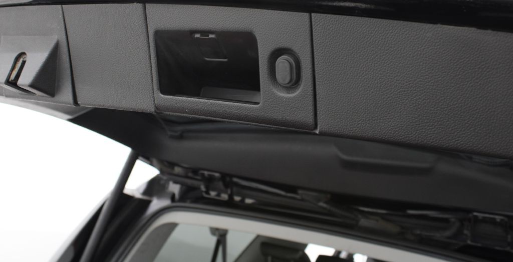 2015 Chevrolet Suburban Image 17