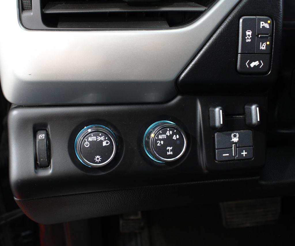 2015 Chevrolet Suburban Image 29