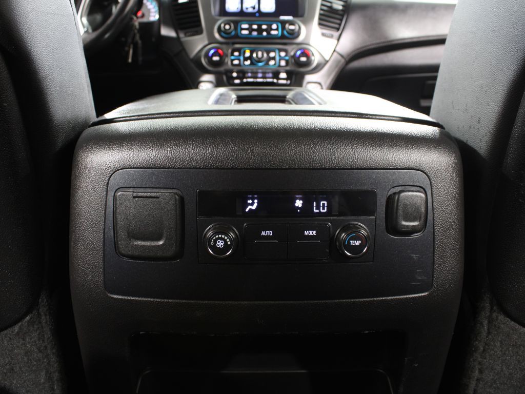 2015 Chevrolet Suburban Image 32