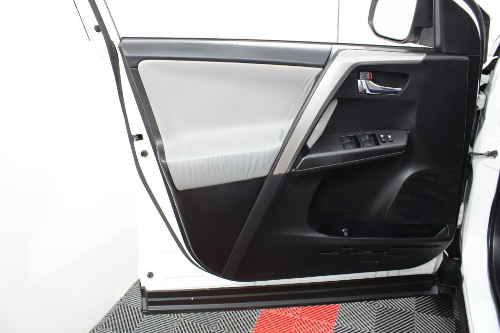 2016 Toyota Rav4 Image 14