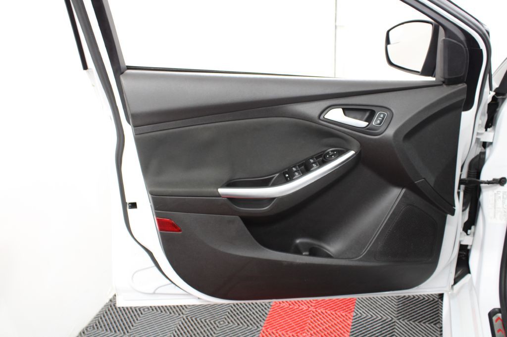 2018 Ford Focus Image 16