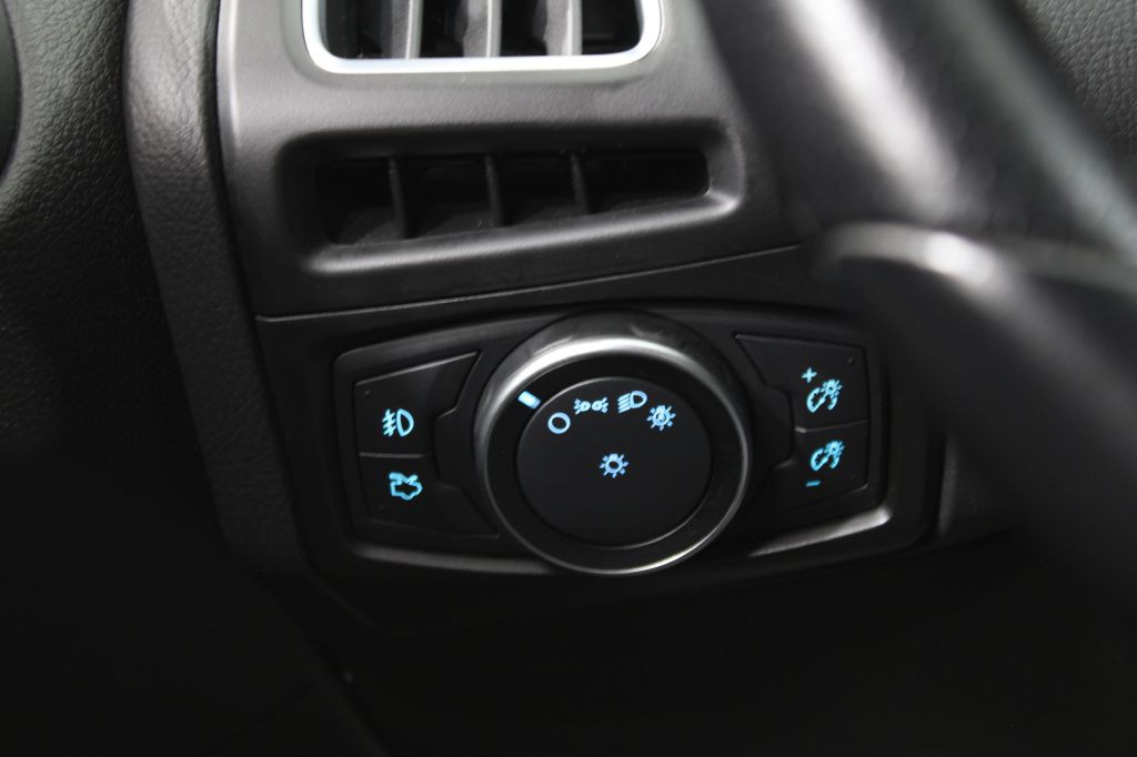 2018 Ford Focus Image 38